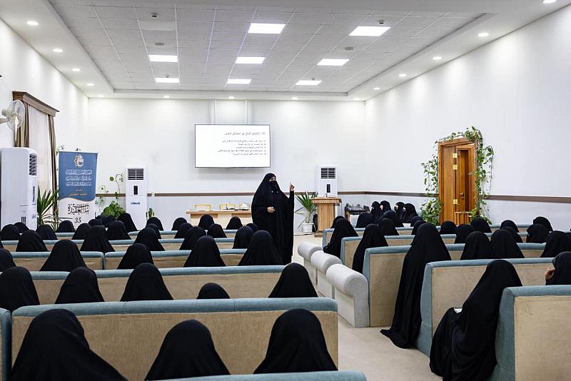 تقديم محاضرة عن إجراءات السلامة الوقائية لمشاركات مخيم بنات العقيدة الـ 35
