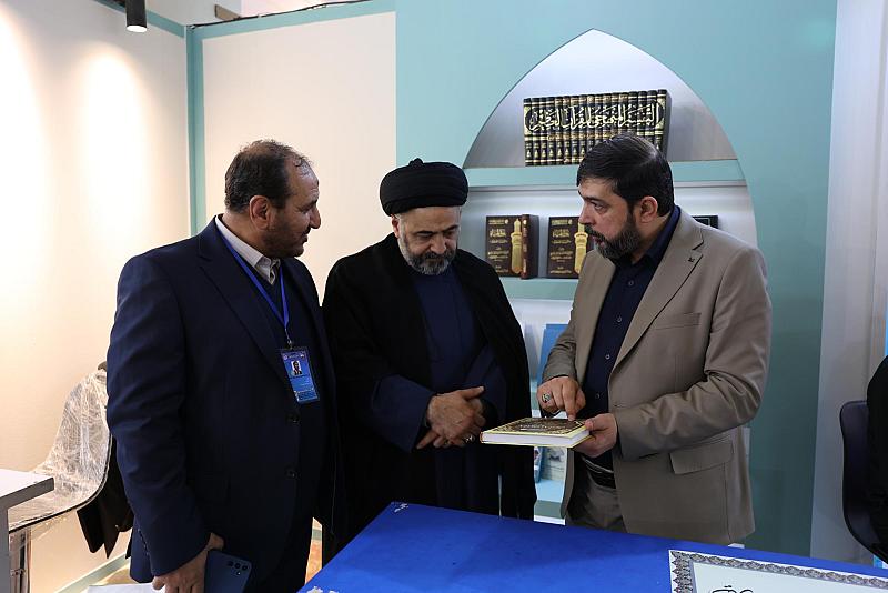 مدير معرض طهران للقرآن الكريم يشيد بجناح العتبة العباسية المقدسة