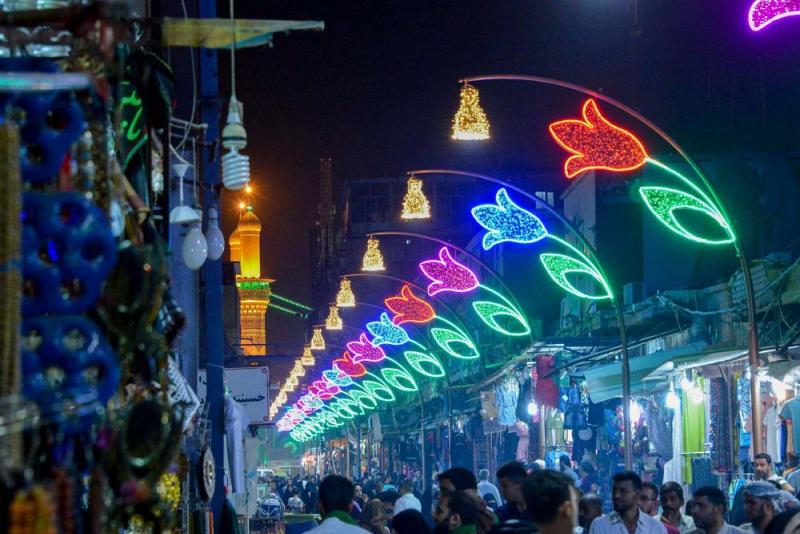 قسمُ ما بين الحرمين الشريفين يضعُ بصمةً فنيّةً وجماليّة بإنارته شارع الإمام صاحب الزمان (عليه السلام)