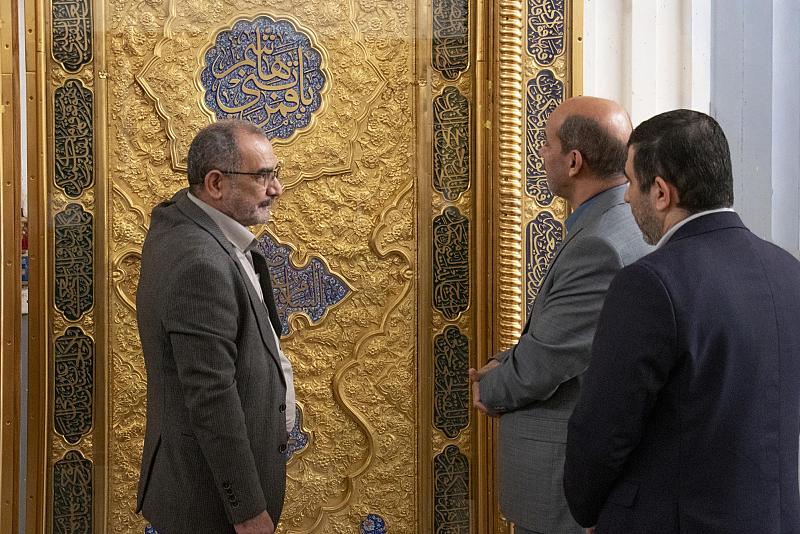 قسم صناعة الشبابيك يُطلع وفدًا من العتبة الكاظمية المقدسة على أعماله الفنية