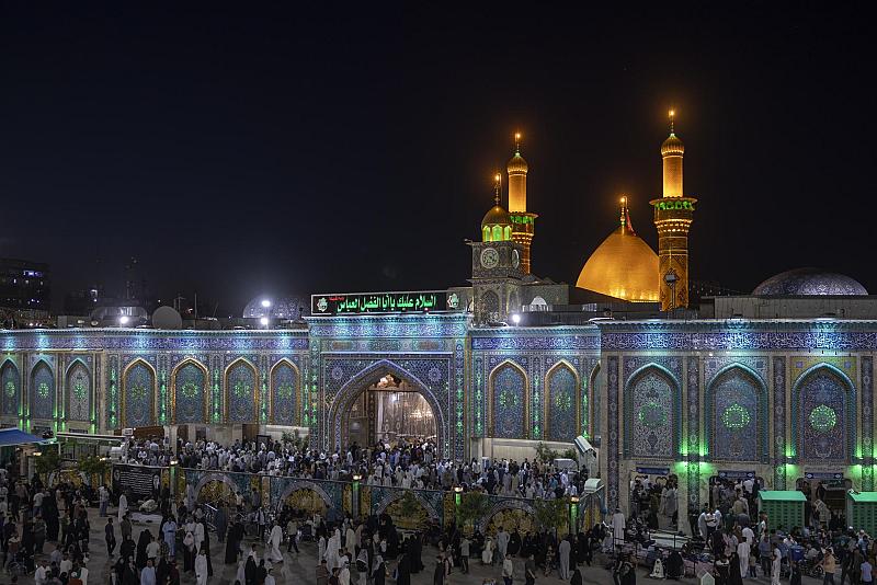 بالصور.. أجواء ليلة الجمعة عند مرقد أبي الفضل العباس (عليه السلام)