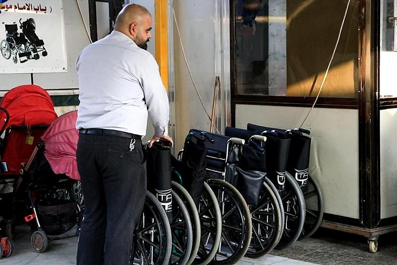 في زيارة الأربعين.. الكراسي المدولبة تسهم في خدمة الزائرين