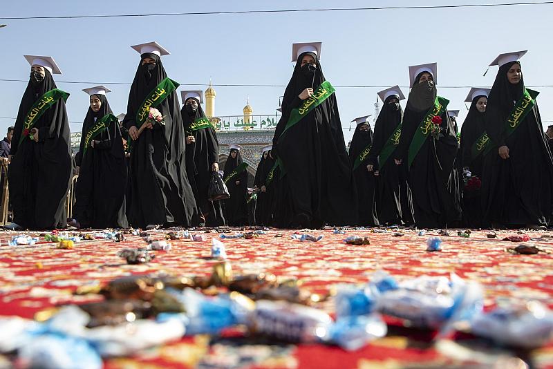 طالبات من لبنان والكويت: حفل تخرج الطالبات وحّد القلوب عند الرحاب الطاهرة