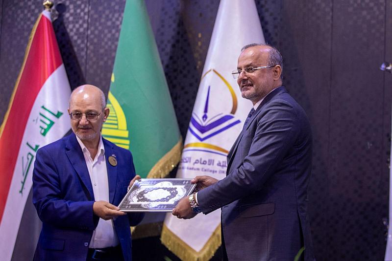 تكريم المشاركين في مؤتمر فكر الإمام الحسن (عليه السلام) الدولي الحادي عشر