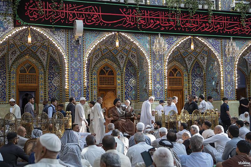 ضمن برامجه الأسبوعية.. قسم الشؤون الدينية يقيم مجلسًا توعويًّا في الصحن الشريف