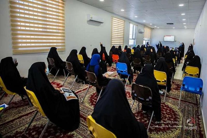 لأجل الحفاظ على الصحّة والسلامة العامّة: متوسّطةُ القمر للبنات تُقيم دورةً تدريبيّة لمتعلّماتها