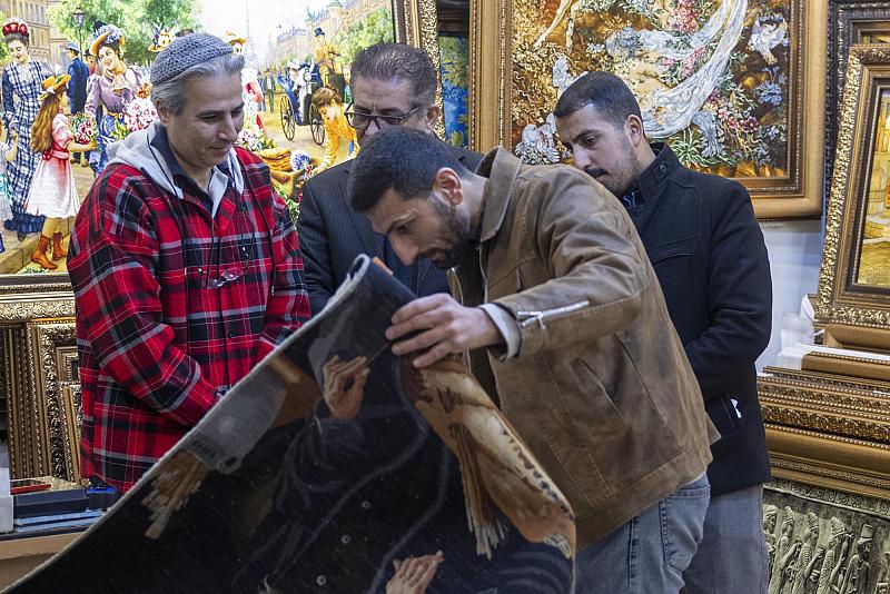 وفد متحف الكفيل يطلع على الفنون التراثية والحرف الأصيلة في ورش مدينة أصفهان