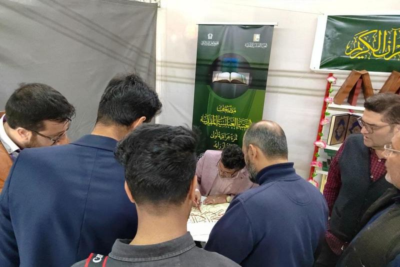 مركزُ طباعة القرآن الكريم: عروضٌ حيّة وهدايا خطّية