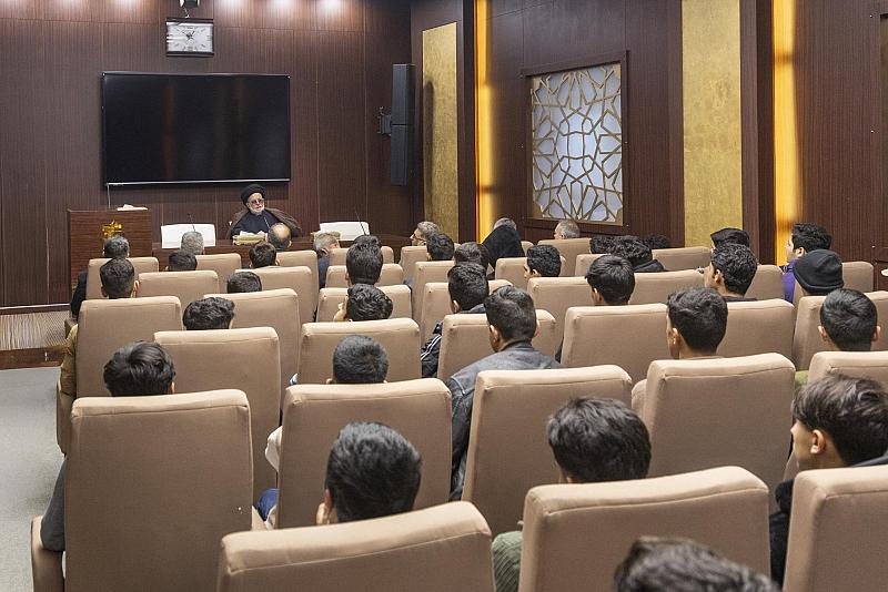 قسم الشؤون الفكرية يقدم محاضرة توعوية لمجموعة من طلبة مدارس بغداد