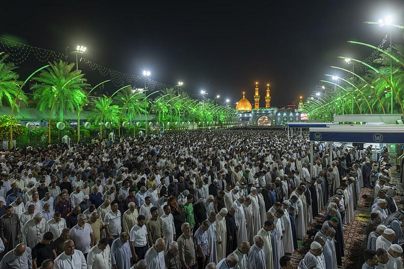 بالصور.. أجواء ليلة الجمعة عند مرقد أبي الفضل العباس (عليه السلام)
