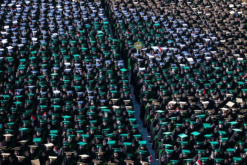 أكثر من 4000 طالبة يرددن قسم التخرج وعهد الولاء للوطن عند مرقد أبي الفضل العباس (عليه السلام)