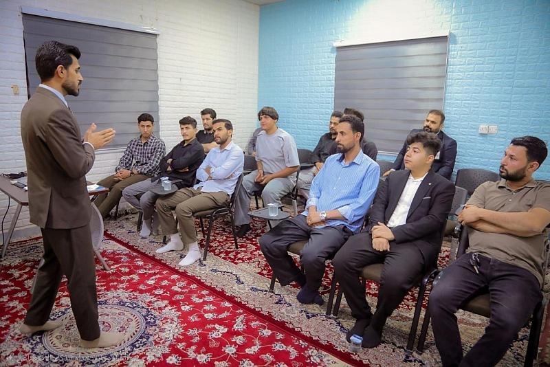 قسم الشؤون الفكرية يقدّم محاضرة عن الثقافة الرقمية لعددٍ من الشباب في ميسان