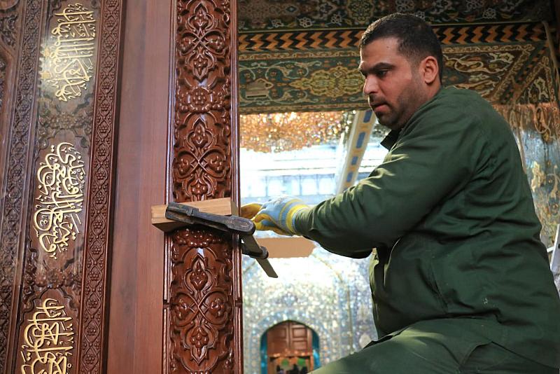 قسم صناعة الشبابيك ينهي اعمال تنصيب باب الإمام الجواد (عليه السلام) في العتبة العباسية المقدسة
