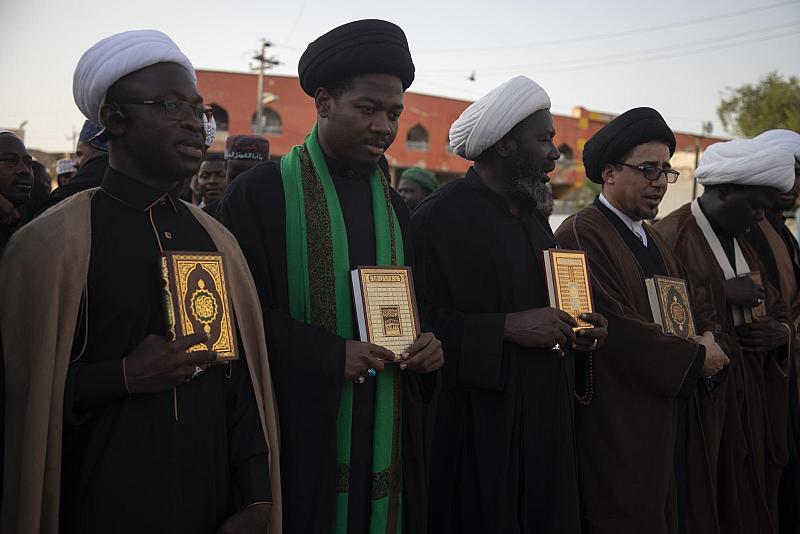 قسم الشؤون الفكرية ينظم (مسيرة العاشقين) للجاليات الإفريقية في النجف الأشرف