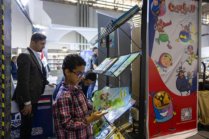 جناح جمعية العميد في معرض تونس الدوليّ يشهد إقبالاً للأطفال على إصدارات القصص المصوّرة