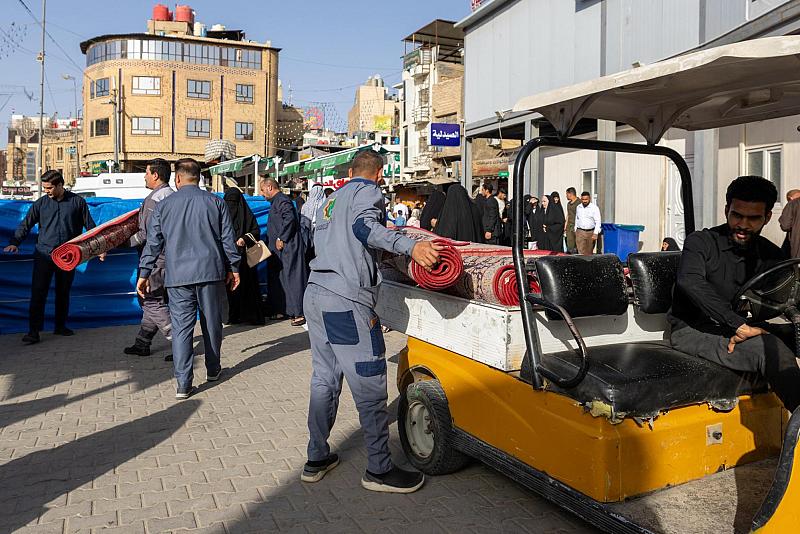 قسم الشؤون الخدمية يهيئ أماكن لاستراحة الزائرين في محيط العتبة العباسية المقدسة