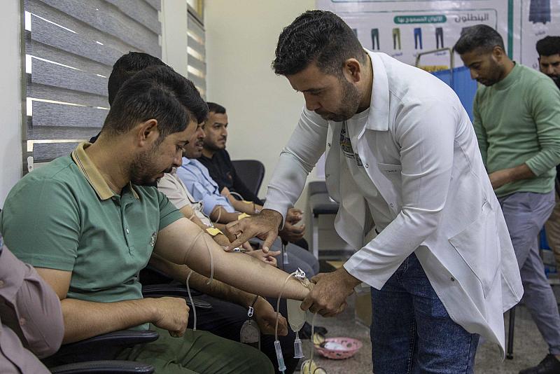 جامعة العميد تنظّم حملةً للتبرع بالدم لدعم جرحى القوّات الأمنية والحالات الطارئة