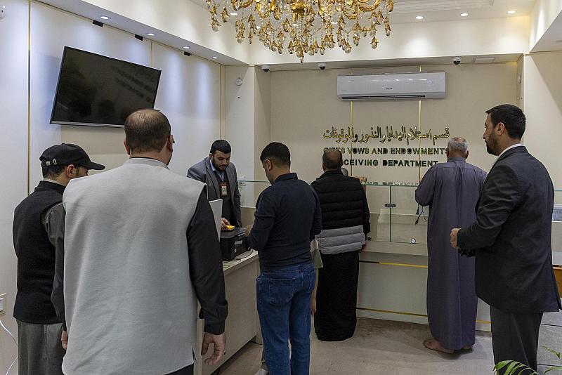 عبر خمسة منافذ.. العتبة العباسية المقدسة تواصل استلام التبرعات لدعم الشعبين الإيراني واللبناني
