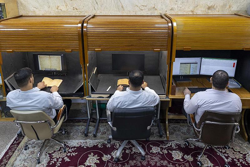 قسم الشؤون الفكرية يوثّق أكثر من 614 ألف نسخة خطية من مكتبات محلية وعالمية