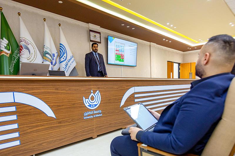 جامعة الكفيل تنظم دورة تدريبية عن السلامة والأمن للعاملين في المختبرات العلمية والطبية