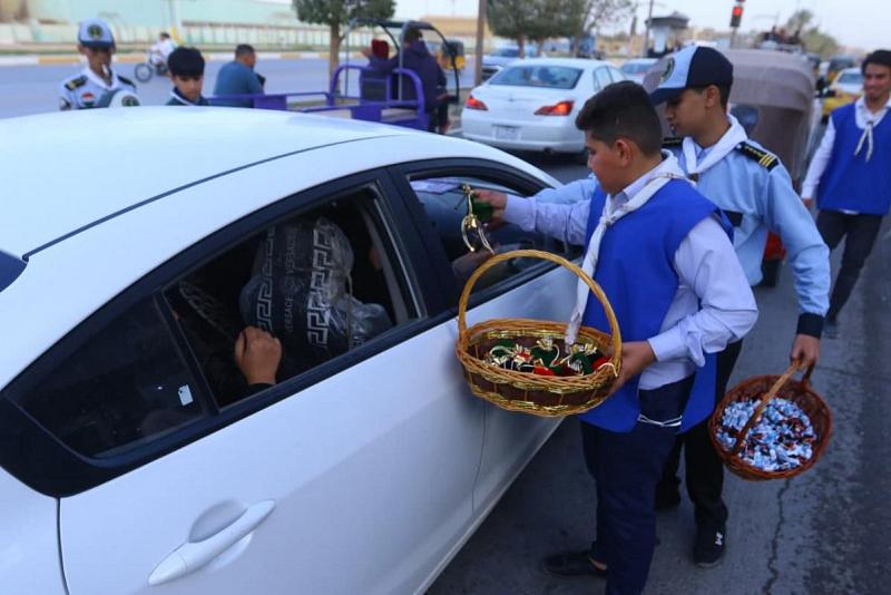 آلافُ قطع الحلوى والهدايا التبريكيّة وزّعتها كشّافةُ الكفيل خلال أيّام الولادات المباركة