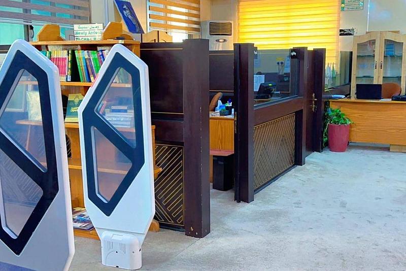 جامعة العميد تفتتح بوابة أمنية ذكية في مكتبتها المركزية