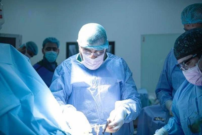 بتقنيّة (الأليزاروف): تعويض عظمٍ بحجم (10سم) فُقِد من ساق مريضٍ عشرينيّ