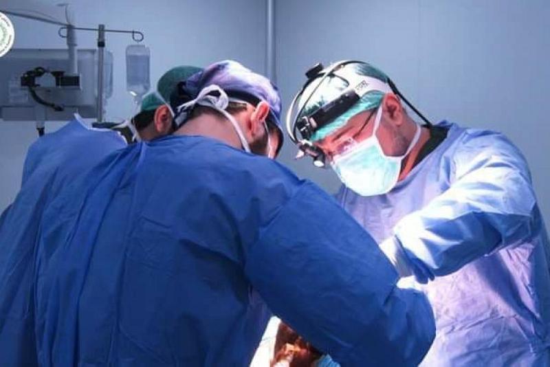 معالجةُ طفلةٍ تعاني من ورمٍ دمويّ في الوجه
