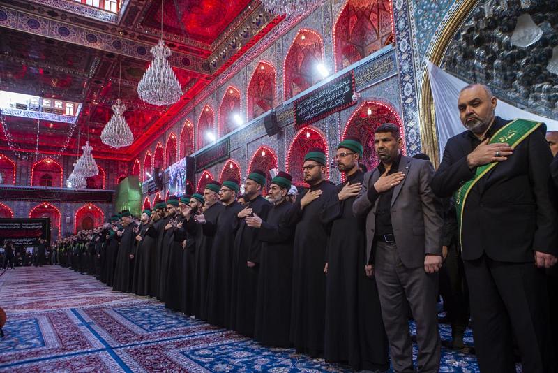 خَدَمةُ العتبتَيْن المقدّستَيْن يُحيون ذكرى وفاة العقيلة زينب (عليها السلام)