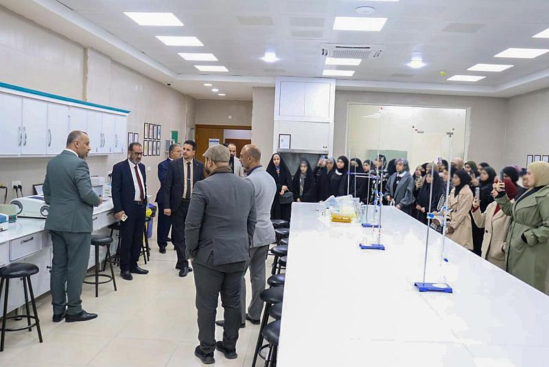 وفد من مدارس الفراهيدي يطلع على البنى التحتية لجامعة الكفيل