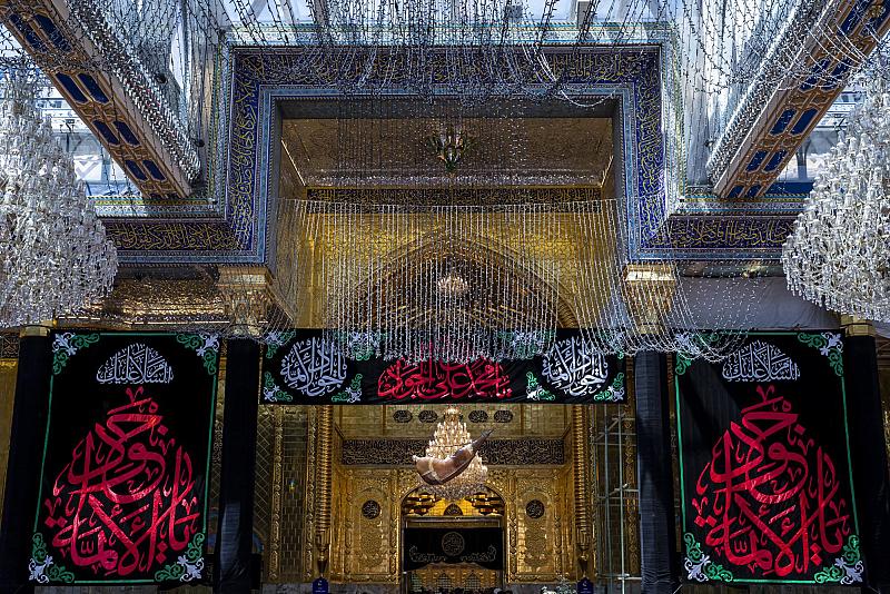 العتبة العباسية تنشر السواد ولافتات الحزن بذكرى استشهاد الإمام محمد الجواد (عليه السلام)