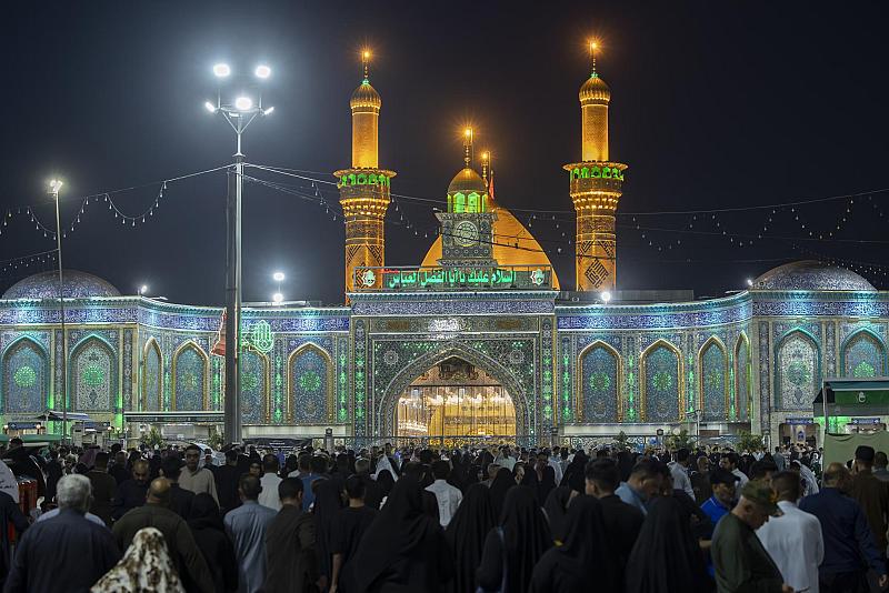 بالصور .. أجواء ليلة الجمعة عند مرقد أبي الفضل العباس (عليه السلام)
