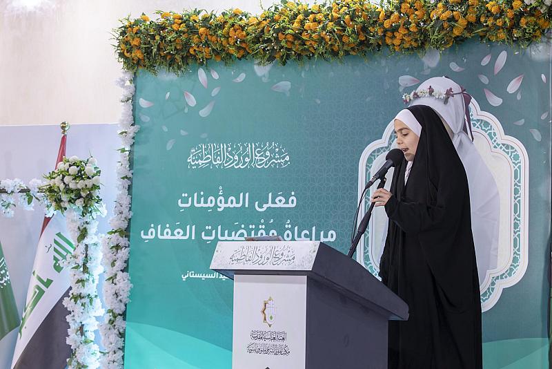 الطالبات المشاركات في حفل التكليف الشرعي يقدمن الشكر للعتبة العباسية