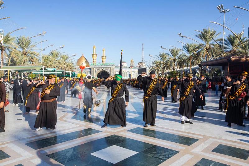 عند مرقد ولدها وأخيه: مواكبُ العزاء الكربلائيّة تستذكر شهادة الزهراء (عليها السلام)