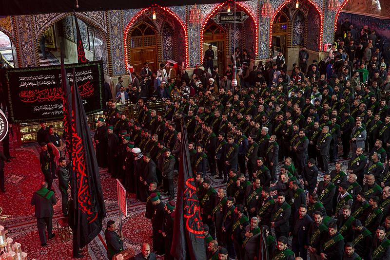 خَدَمة العتبتين يحيون ذكرى رحيل السيّدة زينب (عليها السلام)