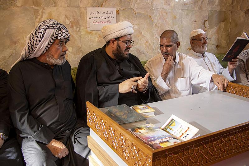 الشؤون الدينية يقدم خدمات تبليغية وإرشادية متنوعة لزائري عاشوراء
