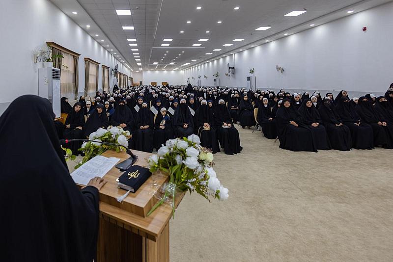 معهد القرآن الكريم النسوي يقيم حفل تخرج الدفعة الرابعة عشرة من مشروع الدورات القرآنية الصيفية