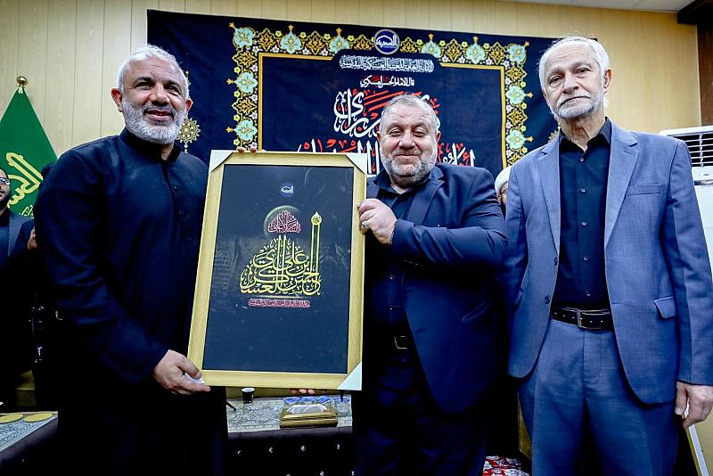 العتبة العسكريّة المقدسة تكرّم وفد العتبة العبّاسية المقدّسة لمشاركته في تقديم الخدمات لزائريها