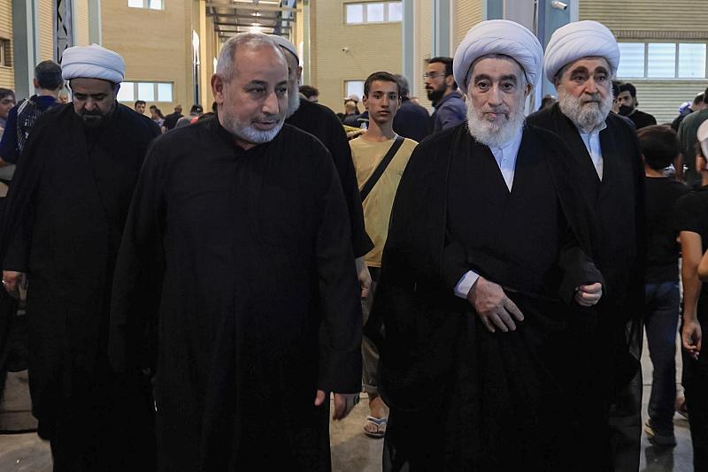 الأستاذ في الحوزة العلمية الشيخ حسن الجواهري يطّلع على الخدمات المقدّمة للزائرين في مجمع أبي الفضل العباس (عليه السلام)