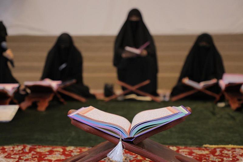 شعبة الخطابة النسوية تفتتح ثلاث محطات لإقامة برامج قرآنية وتوعوية لزائرات الأربعين في مجمع الكليني