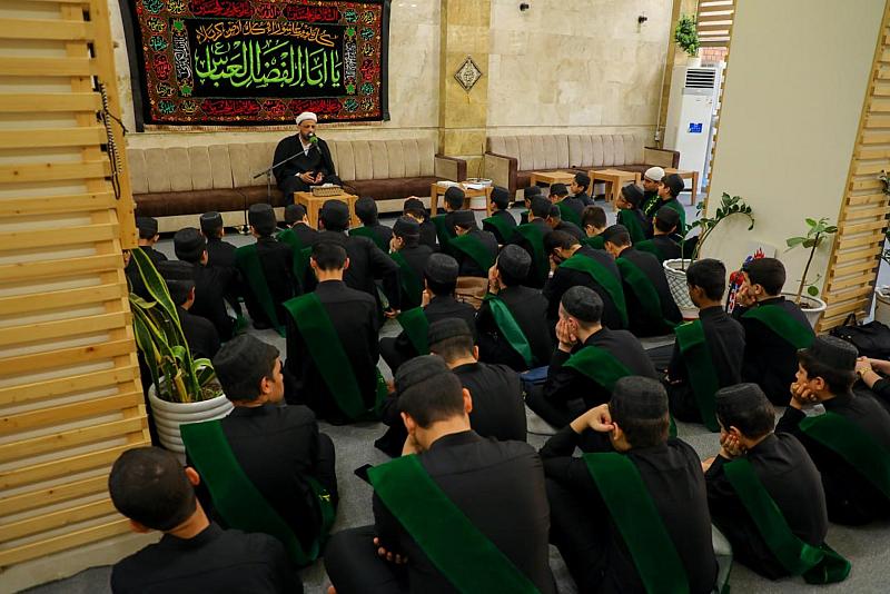 طلبة المجمَع العلمي يحيون ذكرى شهادة الإمام السجاد (عليه السلام) في النجف الأشرف