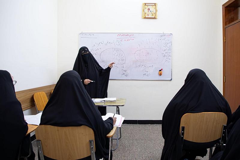 مدرسة فخر المخدرات (عليها السلام) للدراسات الدينية تستقبل طالباتها مع انطلاق عامها الدراسي الجديد