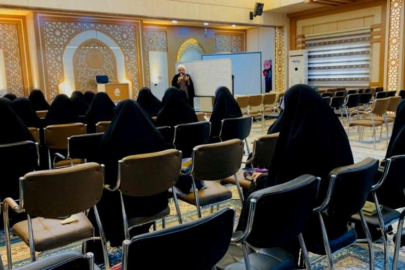 دورةٌ نسويّة قرآنيّة متخصّصةٌ بأحكام الوقف والابتداء