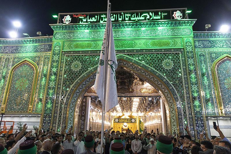 العتبة العباسية المقدسة ترفع راية الولاية بمناسبة عيد الغدير الأغر