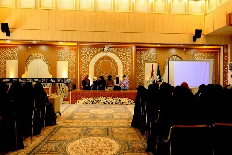 معهد القرآن الكريم النسوي يحتفي بتخرّج مئة طالبة