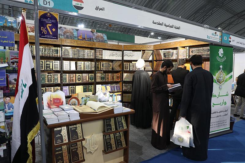 جناح العتبة العباسية يشهد اقبالا واسعا في معرض النجف الدولي للكتاب