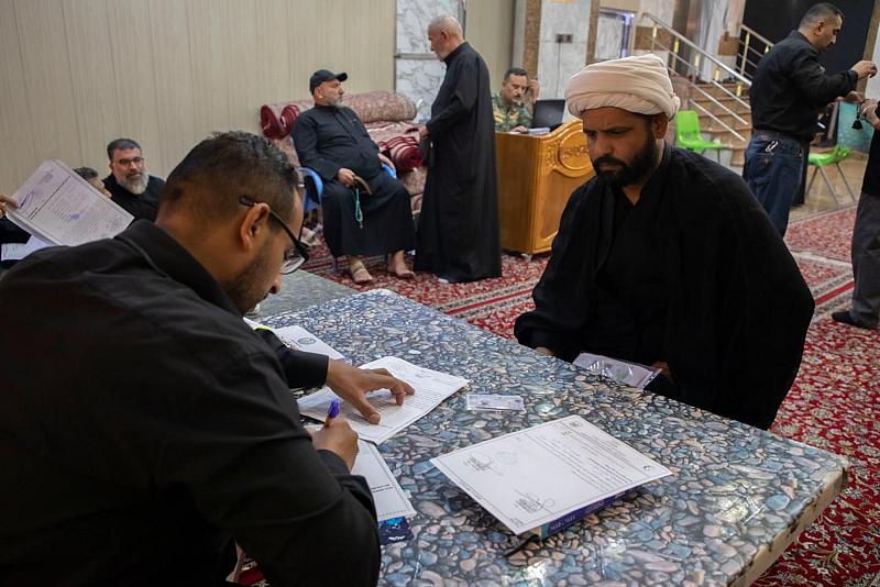 قسم الشعائر يواصل إصدار الكفالات القانونية للمواكب المشاركة في زيارة الأربعين