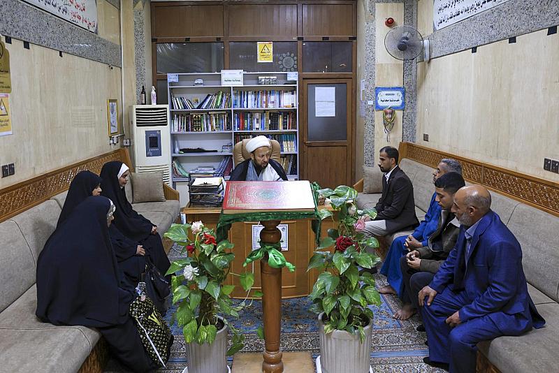 من جميع المحافظات.. المؤمنون يتوافدون لتنظيم عقود الزواج داخل العتبة العباسية المقدسة