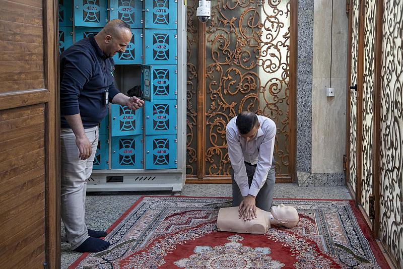 مركز الكفيل للصحّة والسلامة يقيم ممارسةً تطبيقية لبرنامج (في كلّ بيتٍ مُنقِذ)