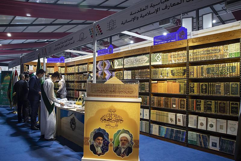 العتبة العباسية المقدسة تعرض أكثر من 670 إصدارًا في جناحها بمهرجان عين الحياة الرابع